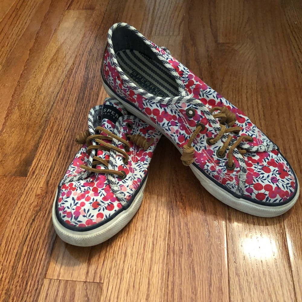 💎HOST PICK💎 Sperry cherry blossom sneakers